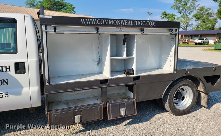 image for item GT9170 2006 Ford F450 Super Duty  flatbed truck