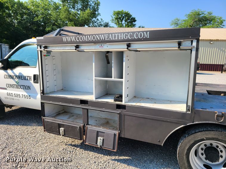 image for item GT9170 2006 Ford F450 Super Duty  flatbed truck