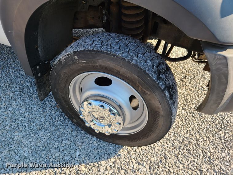 image for item GT9170 2006 Ford F450 Super Duty  flatbed truck