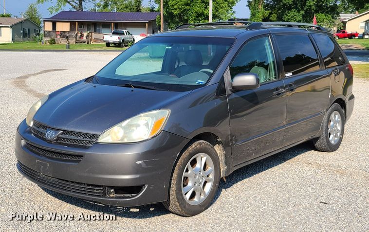 image for item GT9171 2005 Toyota Sienna XLE  van