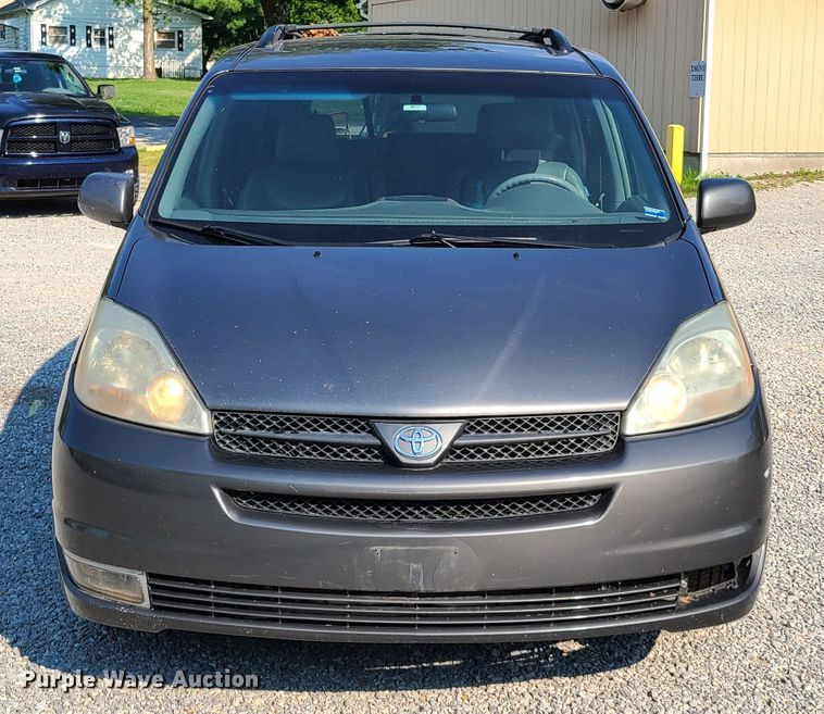 image for item GT9171 2005 Toyota Sienna XLE  van