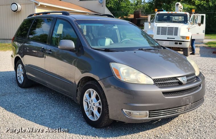 image for item GT9171 2005 Toyota Sienna XLE  van