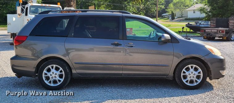 image for item GT9171 2005 Toyota Sienna XLE  van