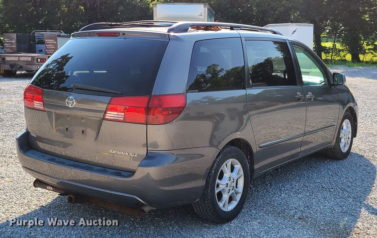 image for item GT9171 2005 Toyota Sienna XLE  van