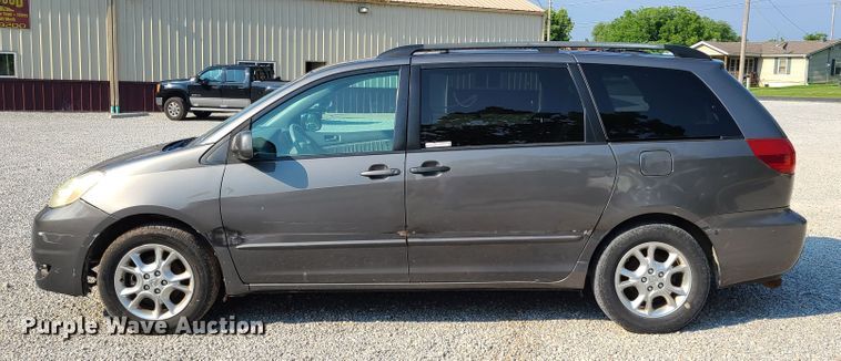 image for item GT9171 2005 Toyota Sienna XLE  van