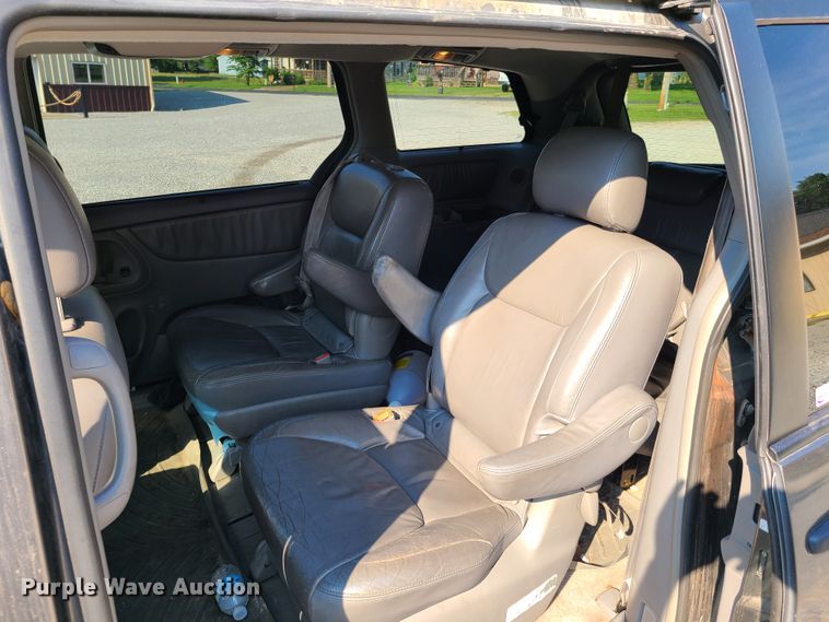 image for item GT9171 2005 Toyota Sienna XLE  van