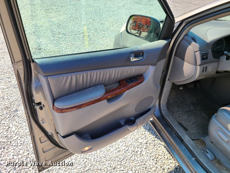 image for item GT9171 2005 Toyota Sienna XLE  van