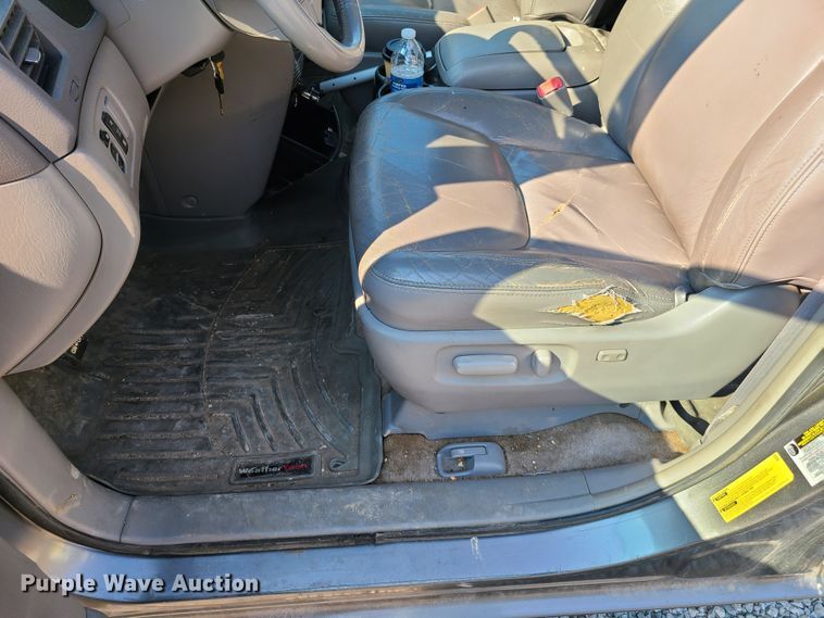 image for item GT9171 2005 Toyota Sienna XLE  van