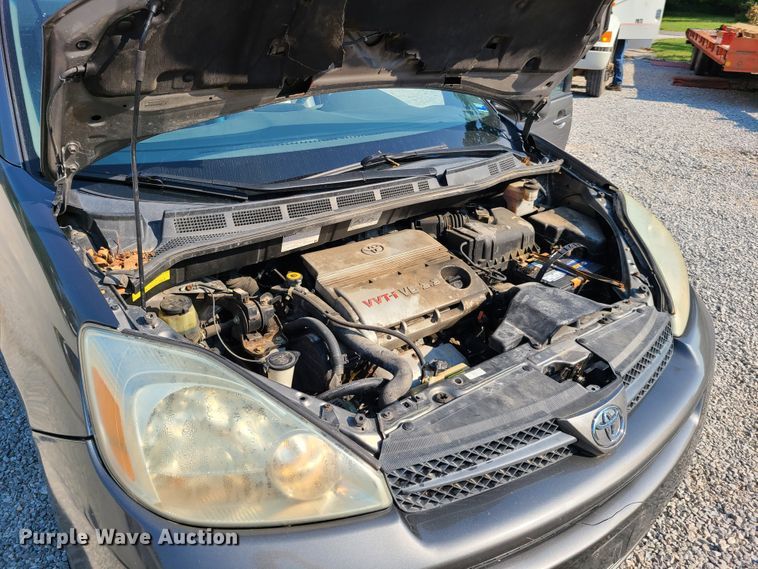 image for item GT9171 2005 Toyota Sienna XLE  van