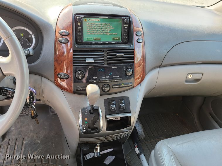 image for item GT9171 2005 Toyota Sienna XLE  van