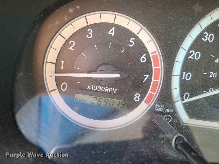 image for item GT9171 2005 Toyota Sienna XLE  van