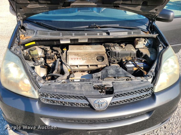 image for item GT9171 2005 Toyota Sienna XLE  van