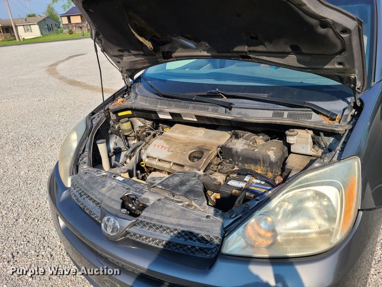 image for item GT9171 2005 Toyota Sienna XLE  van