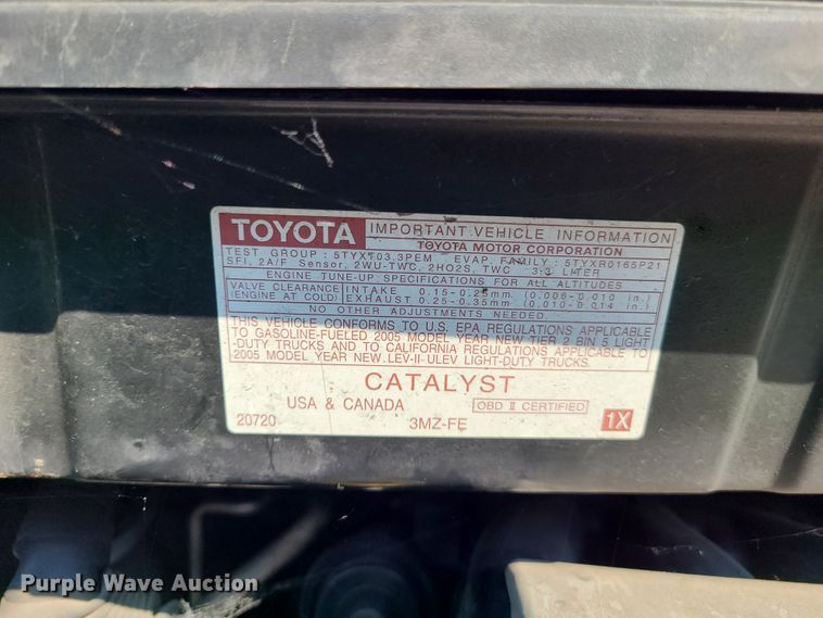 image for item GT9171 2005 Toyota Sienna XLE  van