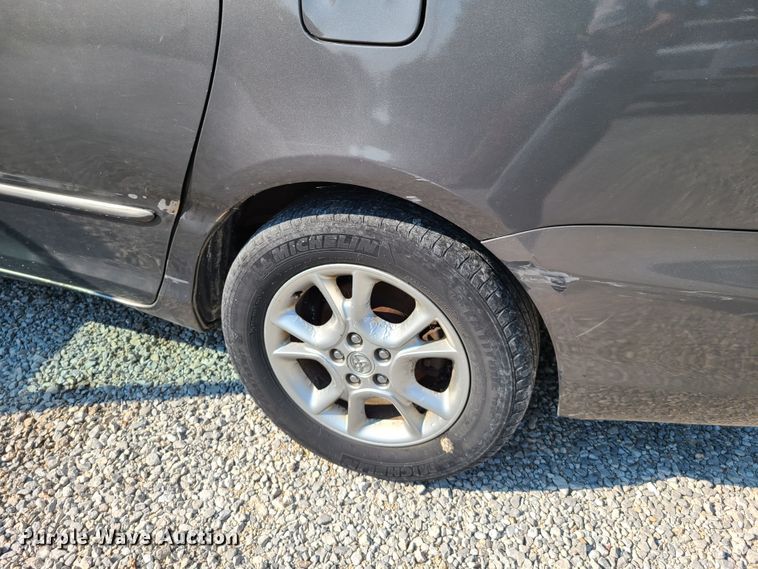 image for item GT9171 2005 Toyota Sienna XLE  van