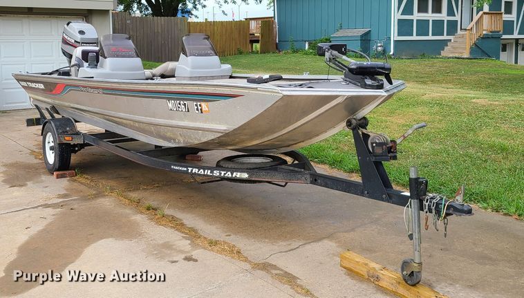 image for item GT9211 1996 Bass Tracker Pro 18  boat