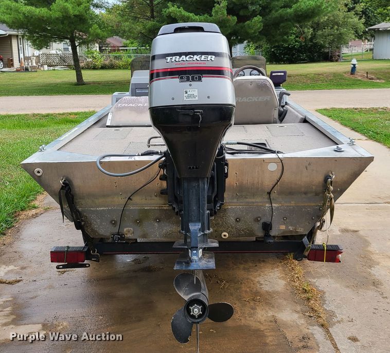 image for item GT9211 1996 Bass Tracker Pro 18  boat