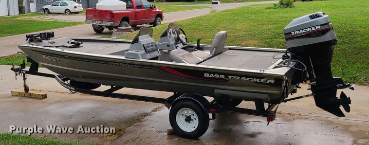image for item GT9211 1996 Bass Tracker Pro 18  boat