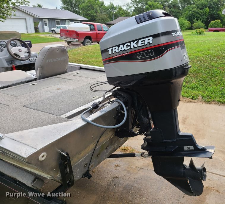 image for item GT9211 1996 Bass Tracker Pro 18  boat