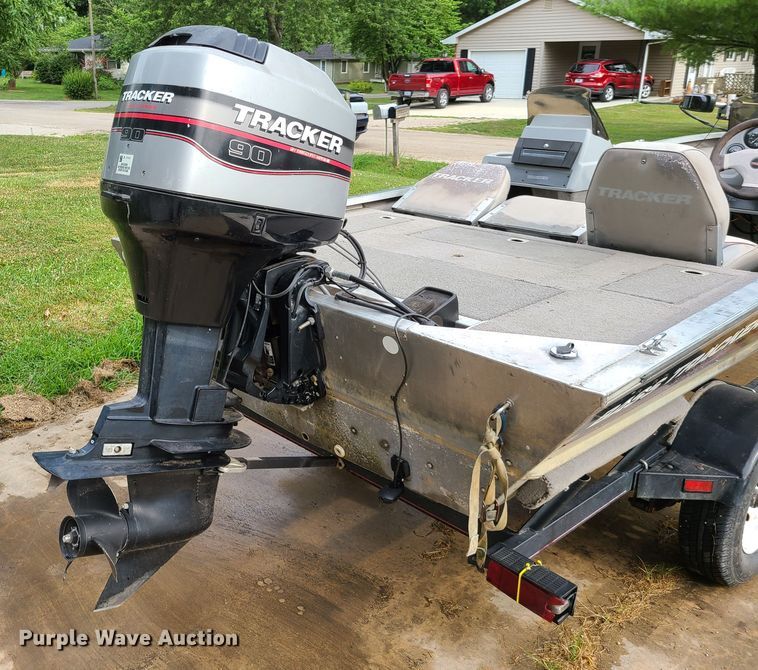 image for item GT9211 1996 Bass Tracker Pro 18  boat