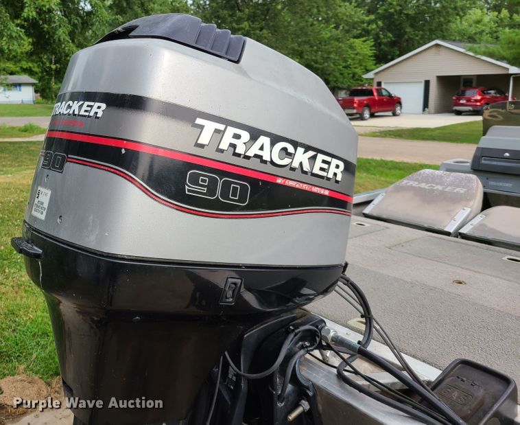 image for item GT9211 1996 Bass Tracker Pro 18  boat