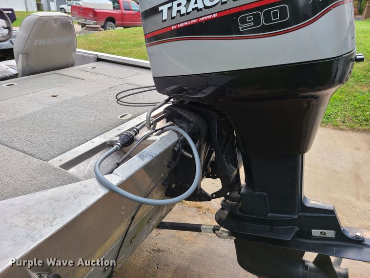 image for item GT9211 1996 Bass Tracker Pro 18  boat