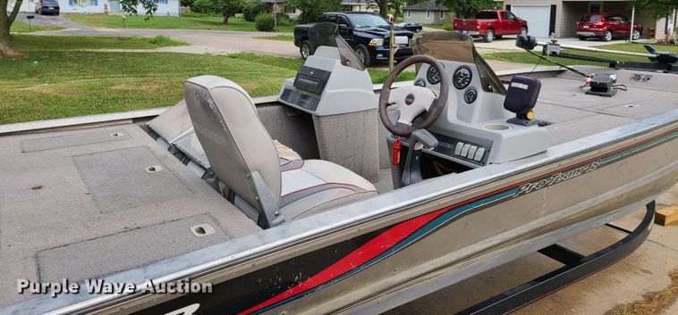 image for item GT9211 1996 Bass Tracker Pro 18  boat
