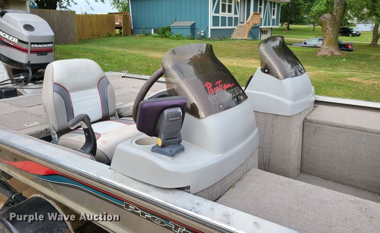 image for item GT9211 1996 Bass Tracker Pro 18  boat