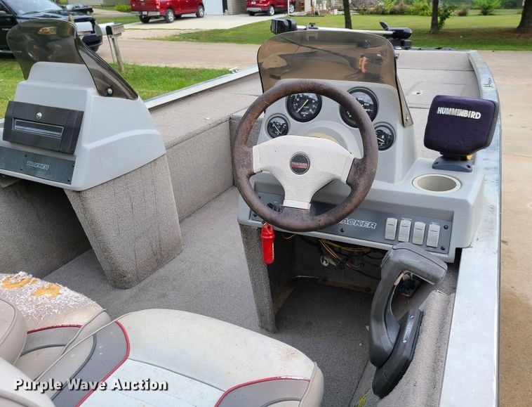 image for item GT9211 1996 Bass Tracker Pro 18  boat