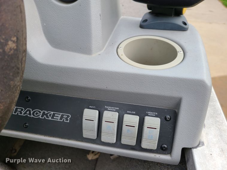 image for item GT9211 1996 Bass Tracker Pro 18  boat