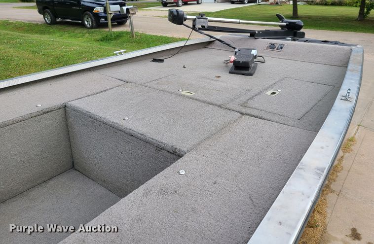 image for item GT9211 1996 Bass Tracker Pro 18  boat