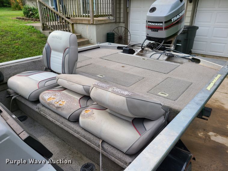 image for item GT9211 1996 Bass Tracker Pro 18  boat