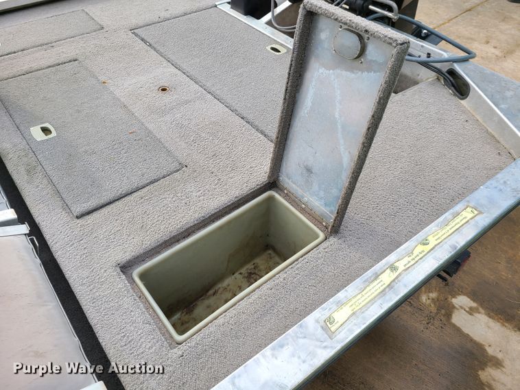 image for item GT9211 1996 Bass Tracker Pro 18  boat