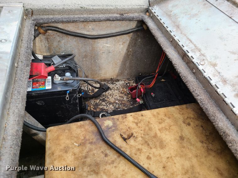 image for item GT9211 1996 Bass Tracker Pro 18  boat