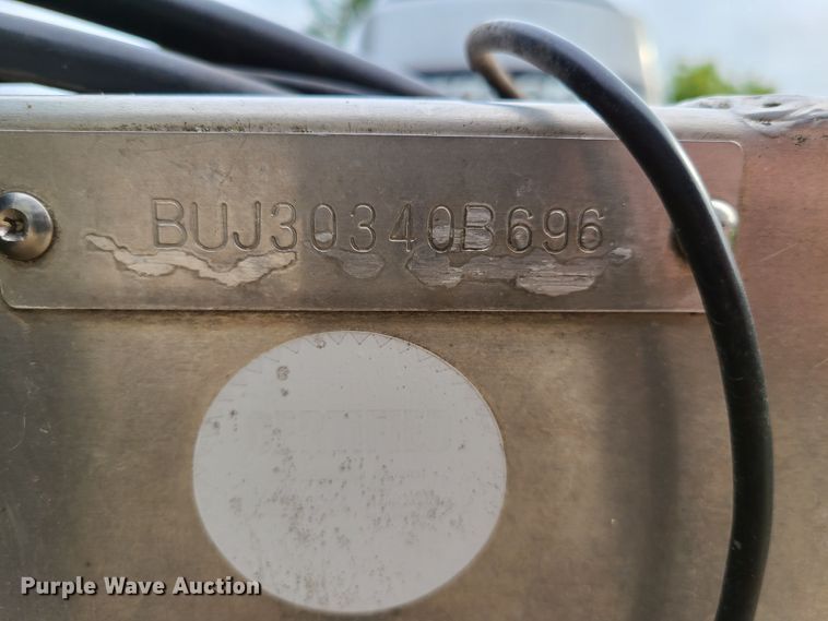 image for item GT9211 1996 Bass Tracker Pro 18  boat