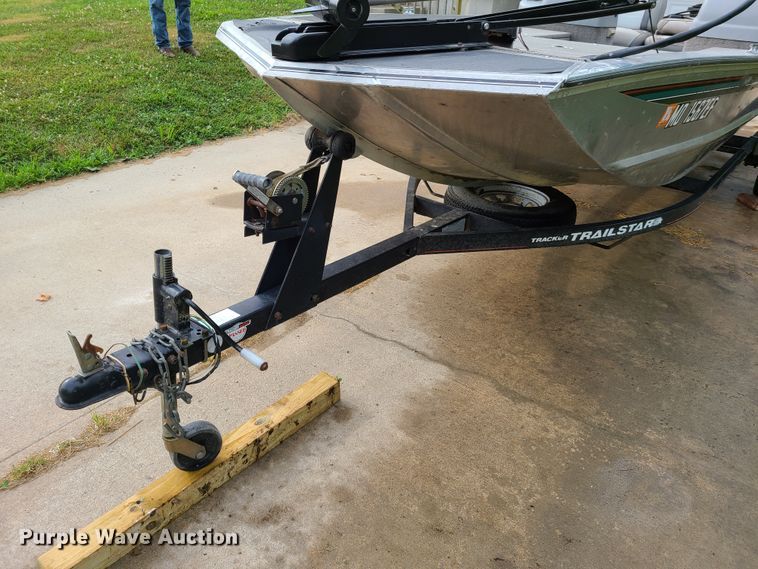 image for item GT9211 1996 Bass Tracker Pro 18  boat