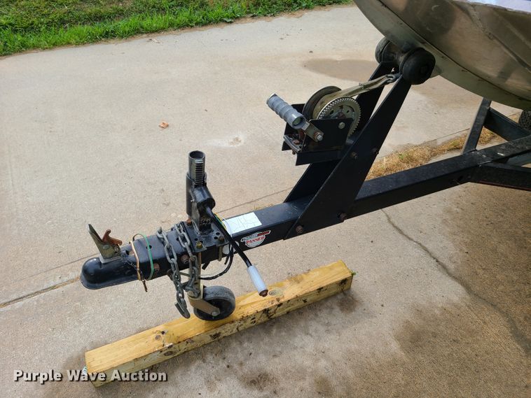 image for item GT9211 1996 Bass Tracker Pro 18  boat