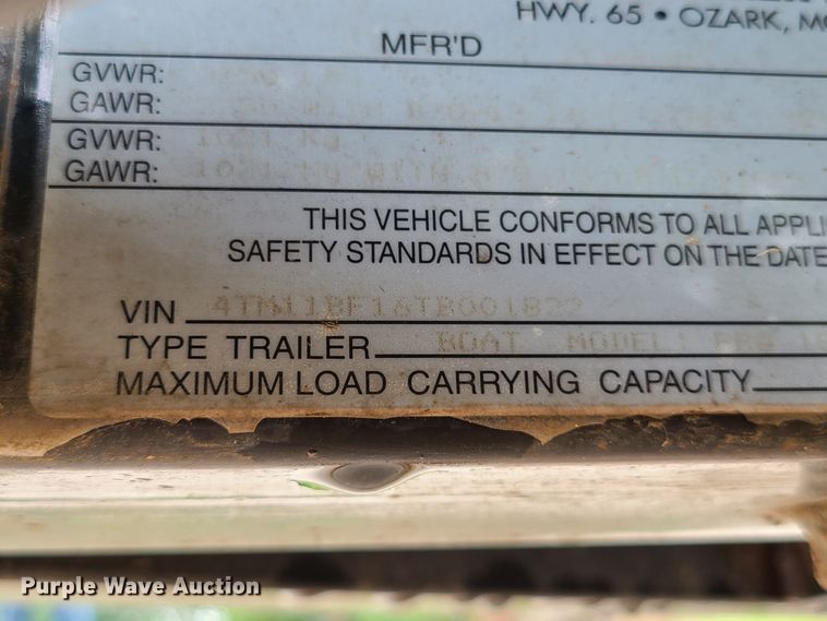 image for item GT9211 1996 Bass Tracker Pro 18  boat