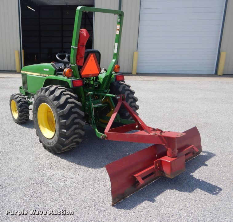 image for item GV9117 2004 John Deere 790  MFWD tractor