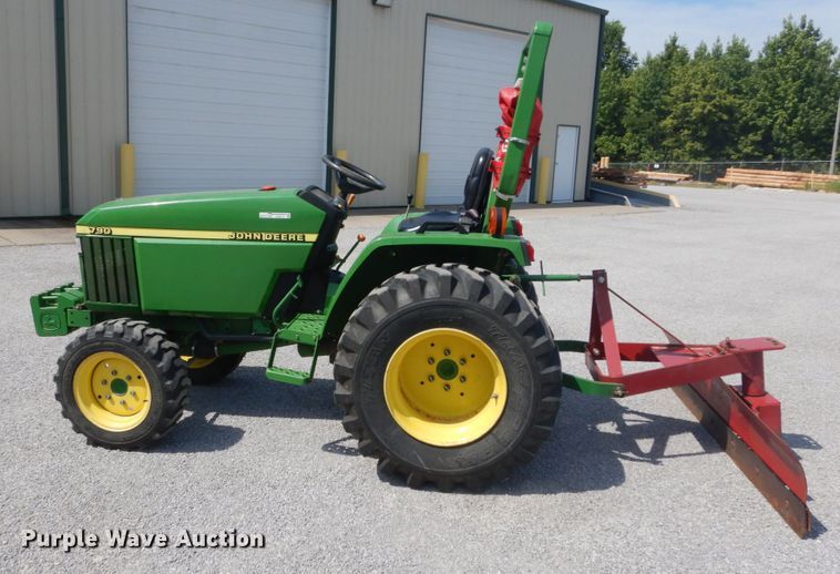 image for item GV9117 2004 John Deere 790  MFWD tractor