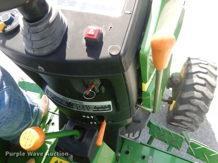 image for item GV9117 2004 John Deere 790  MFWD tractor