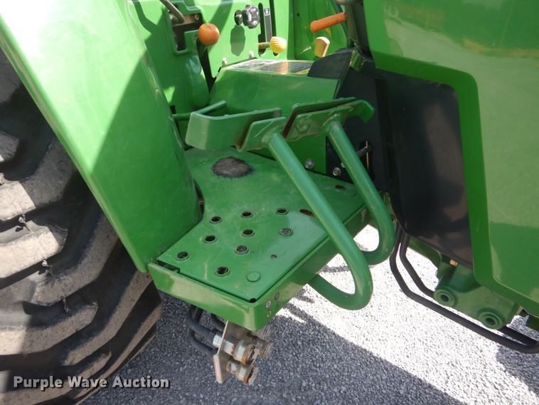 image for item GV9117 2004 John Deere 790  MFWD tractor
