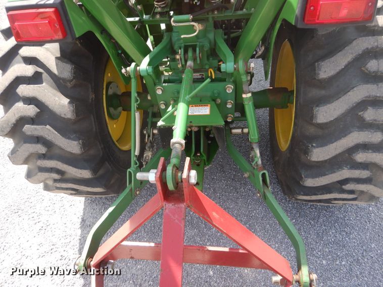 image for item GV9117 2004 John Deere 790  MFWD tractor