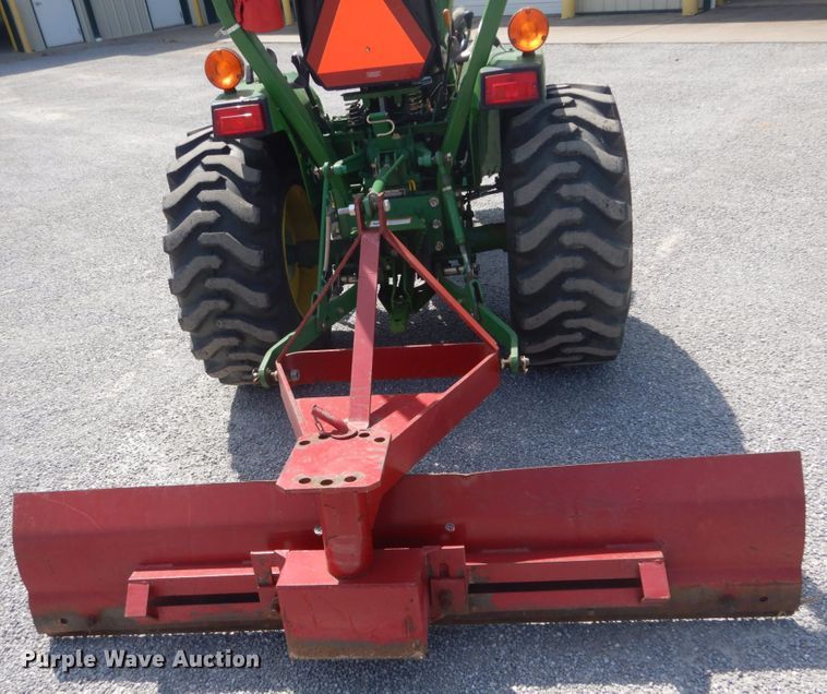 image for item GV9117 2004 John Deere 790  MFWD tractor