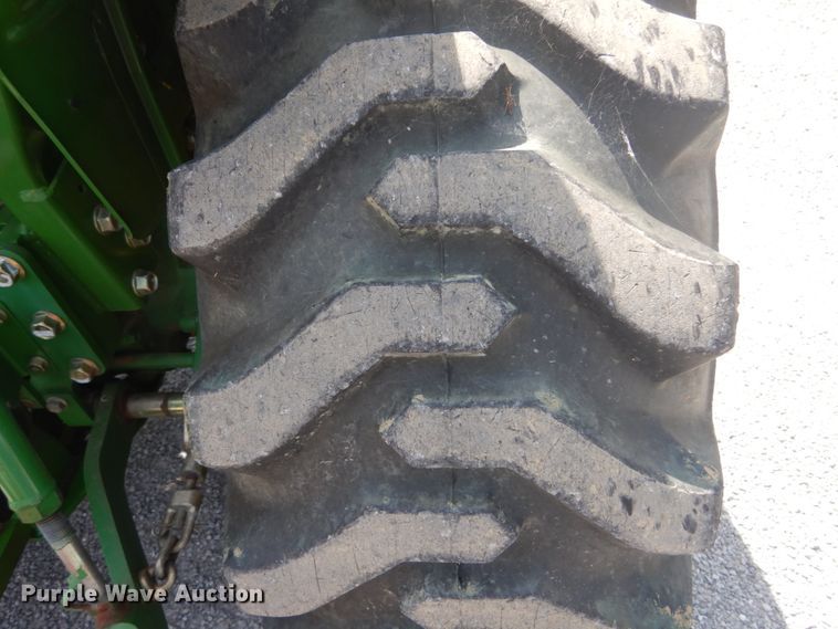 image for item GV9117 2004 John Deere 790  MFWD tractor