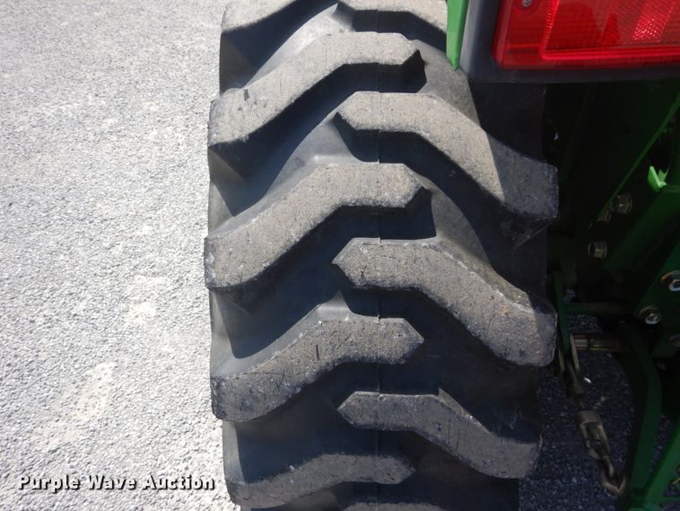 image for item GV9117 2004 John Deere 790  MFWD tractor