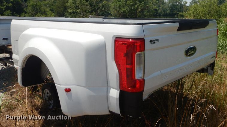 image for item GV9120 Ford F350 pickup truck bed