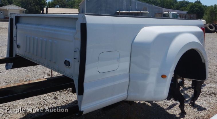 image for item GV9121 Ford F350 pickup truck bed
