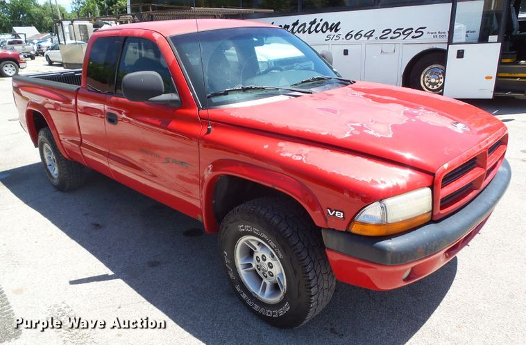 image for item GX9145 1999 Dodge Dakota  Club Cab pickup truck
