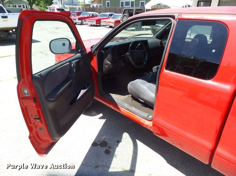 image for item GX9145 1999 Dodge Dakota  Club Cab pickup truck